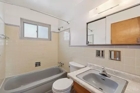 Bath - 2872 Almester Dr, Cincinnati, OH 45211 photo 1 of 3