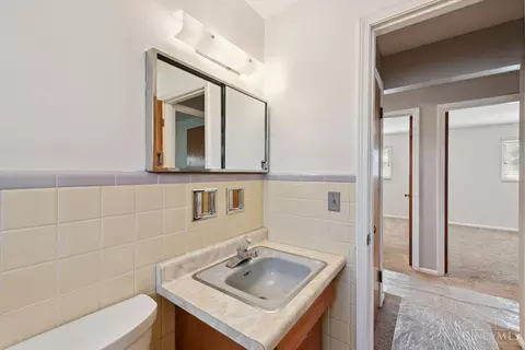 Bath - 2872 Almester Dr, Cincinnati, OH 45211 photo 2 of 3