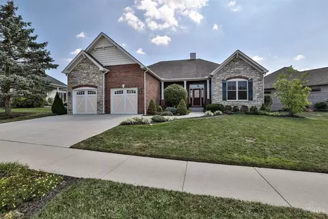101 Carruthers Pond Dr, Glendale, OH 45246