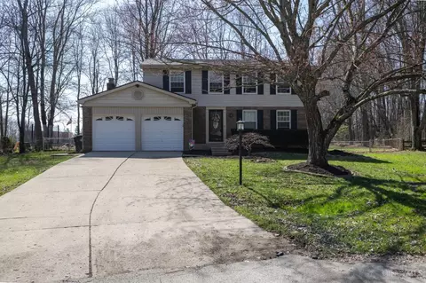 813 Massachusetts Dr, Cincinnati, OH 45245