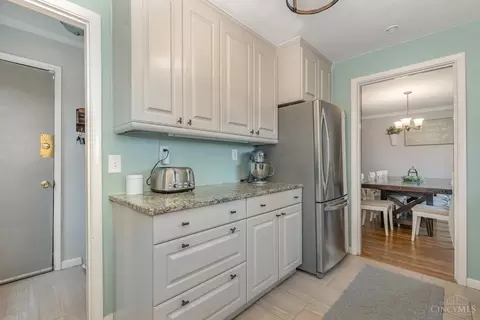 Kitchen - 6247 Raytee Ter, Cincinnati, OH 45230 photo 4 of 4