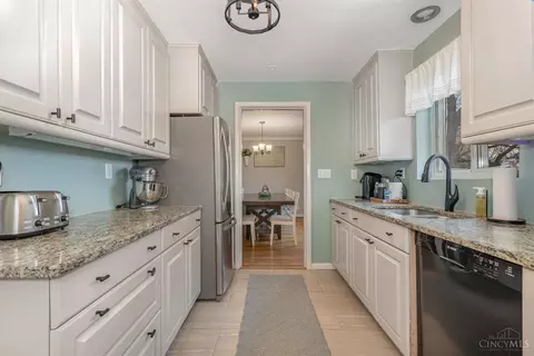 Kitchen - 6247 Raytee Ter, Cincinnati, OH 45230 photo 1 of 4