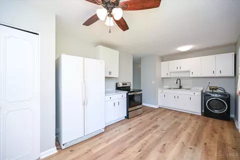 Kitchen - 12042 Westerly Dr, Cincinnati, OH 45231 photo 2 of 3