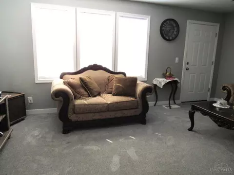 607 Broadway St, Blanchester, OH 45107 photo 4