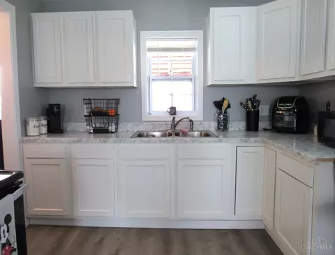 607 Broadway St, Blanchester, OH 45107 photo 8
