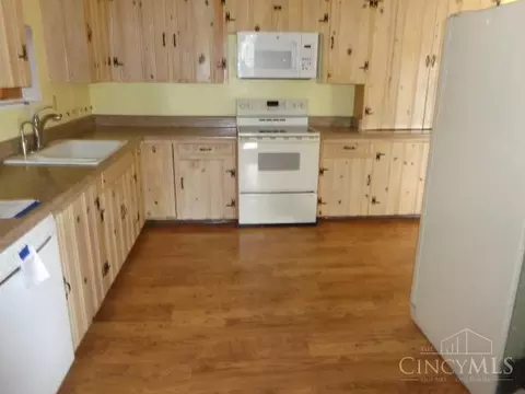 Kitchen - 107 Ridgeway Dr, Centerville, OH 45459 photo 1 of 3