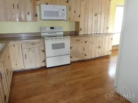 Kitchen - 107 Ridgeway Dr, Centerville, OH 45459 photo 2 of 3