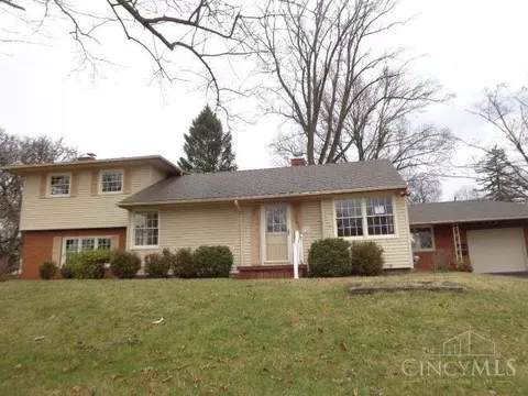 107 Ridgeway Dr, Centerville, OH 45459