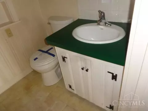 Bath - 107 Ridgeway Dr, Centerville, OH 45459 photo 3 of 3
