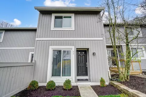 92 Twin Lakes Dr, Fairfield, OH 45014