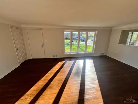 4451 Hall St, Cincinnati, OH 45244 photo 2