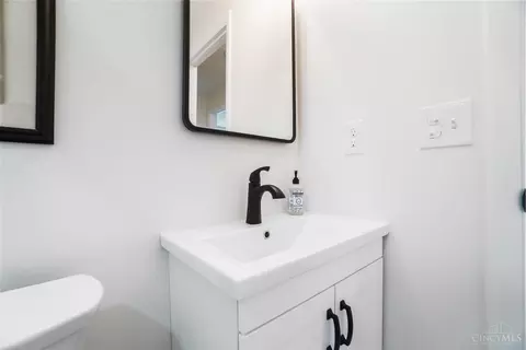 Bath - 4986 Ridgecrest Dr, Blue Ash, OH 45242 photo 6 of 11