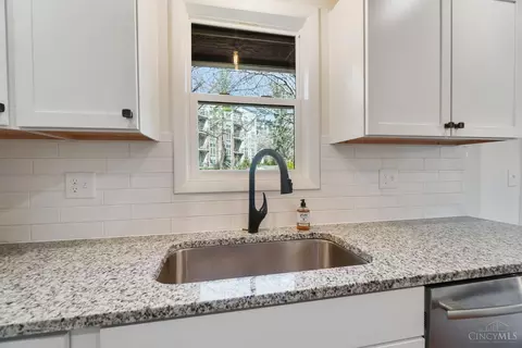 Kitchen - 4986 Ridgecrest Dr, Blue Ash, OH 45242 photo 3 of 3