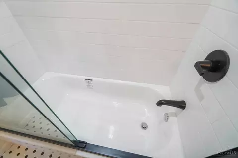 Bath - 4986 Ridgecrest Dr, Blue Ash, OH 45242 photo 7 of 11