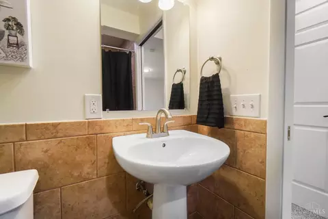 Bath - 4986 Ridgecrest Dr, Blue Ash, OH 45242 photo 2 of 11