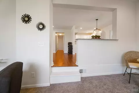 Entry Way - 4986 Ridgecrest Dr, Blue Ash, OH 45242 photo 3 of 9