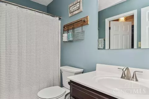 Bath - 17549 Bloomrose Rd, Williamsburg, OH 45176 photo 4 of 4
