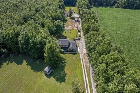 View/Area - 17549 Bloomrose Rd, Williamsburg, OH 45176 photo 3 of 3