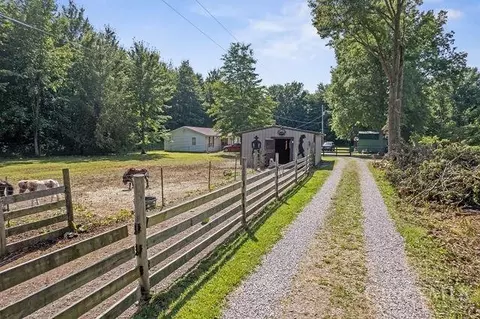 Exterior - 17549 Bloomrose Rd, Williamsburg, OH 45176 photo 5 of 6