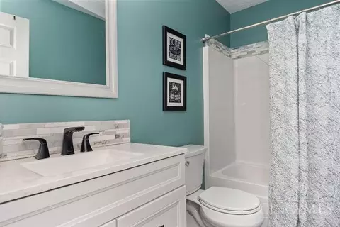 Bath - 17549 Bloomrose Rd, Williamsburg, OH 45176 photo 3 of 4