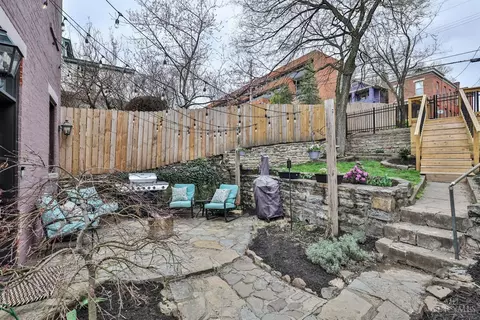Exterior - 550 Milton St, Cincinnati, OH 45202 photo 4 of 8