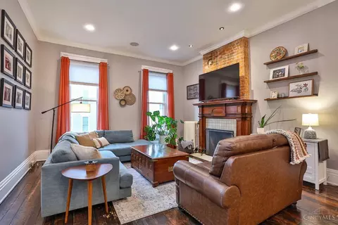 Living - 550 Milton St, Cincinnati, OH 45202 photo 2 of 4