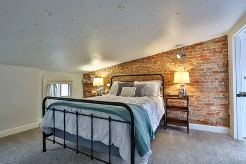 Bedroom - 550 Milton St, Cincinnati, OH 45202 photo 3 of 5