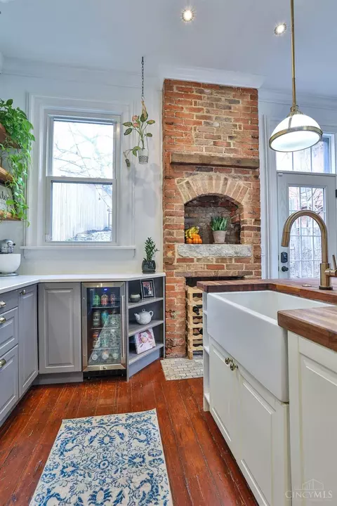 Kitchen - 550 Milton St, Cincinnati, OH 45202 photo 8 of 10
