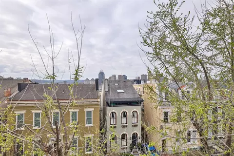 View/Area - 550 Milton St, Cincinnati, OH 45202 photo 1 of 1