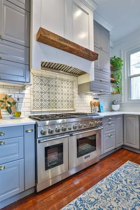 Kitchen - 550 Milton St, Cincinnati, OH 45202 photo 7 of 10