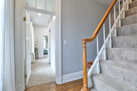 Entry Way - 550 Milton St, Cincinnati, OH 45202 photo 4 of 4