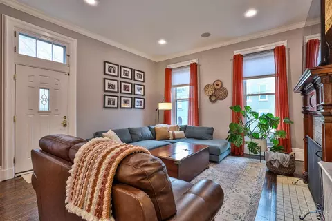 Living - 550 Milton St, Cincinnati, OH 45202 photo 1 of 4