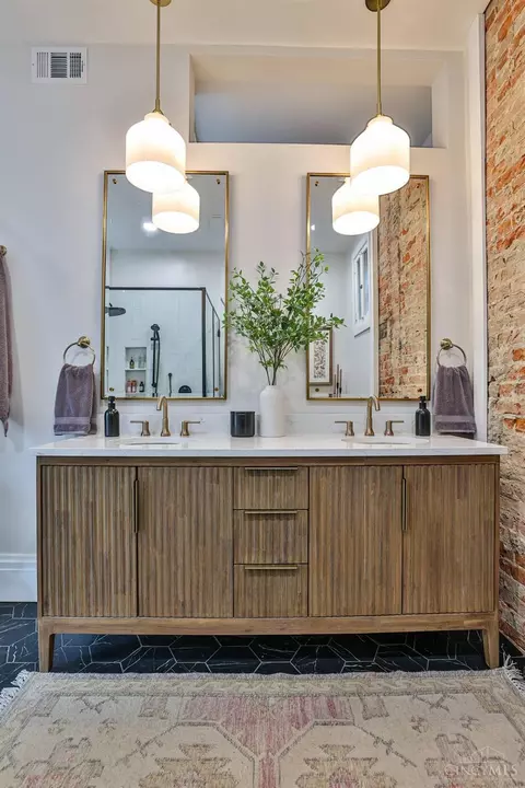 Bath - 550 Milton St, Cincinnati, OH 45202 photo 2 of 5