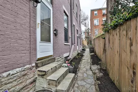 Exterior - 550 Milton St, Cincinnati, OH 45202 photo 7 of 8