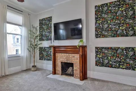 Living - 550 Milton St, Cincinnati, OH 45202 photo 4 of 4