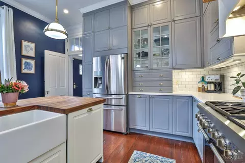 Kitchen - 550 Milton St, Cincinnati, OH 45202 photo 2 of 10