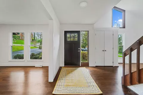 Entry Way - 7020 Royalgreen Dr, Cincinnati, OH 45244 photo 2 of 8