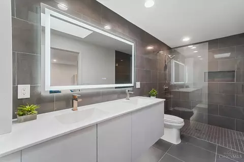 Bath - 7020 Royalgreen Dr, Cincinnati, OH 45244 photo 2 of 7