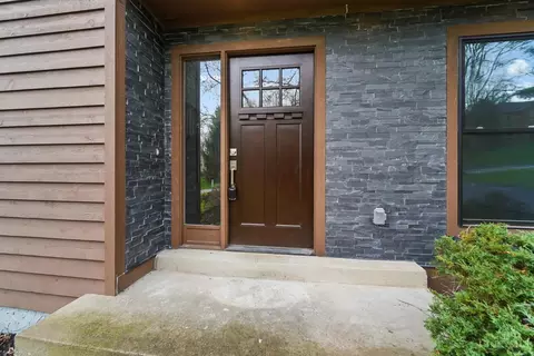 Entry Way - 7020 Royalgreen Dr, Cincinnati, OH 45244 photo 1 of 8