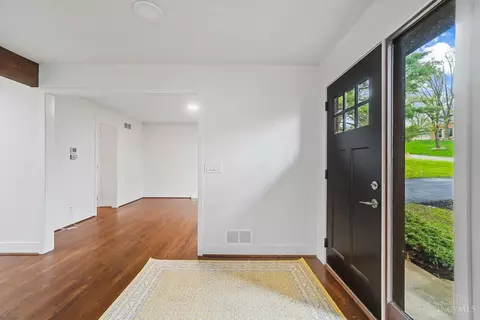 Entry Way - 7020 Royalgreen Dr, Cincinnati, OH 45244 photo 3 of 8
