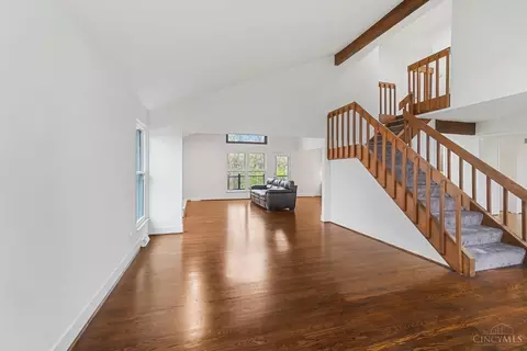 Entry Way - 7020 Royalgreen Dr, Cincinnati, OH 45244 photo 5 of 8