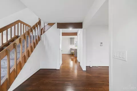 Entry Way - 7020 Royalgreen Dr, Cincinnati, OH 45244 photo 4 of 8