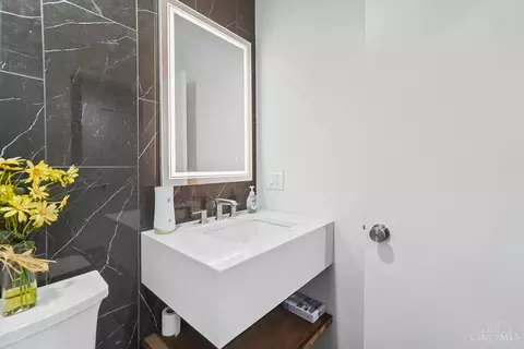 Bath - 7020 Royalgreen Dr, Cincinnati, OH 45244 photo 1 of 7