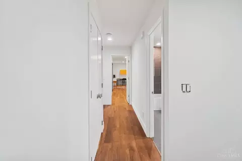 Entry Way - 7020 Royalgreen Dr, Cincinnati, OH 45244 photo 7 of 8
