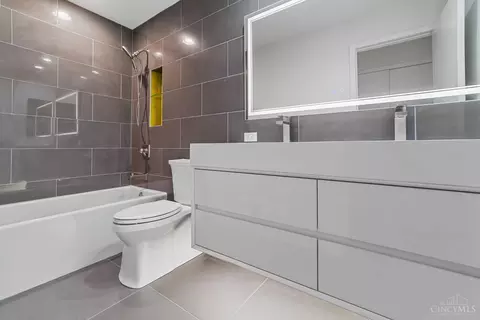 Bath - 7020 Royalgreen Dr, Cincinnati, OH 45244 photo 5 of 7