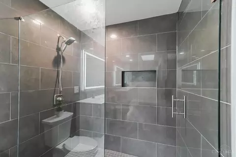 Bath - 7020 Royalgreen Dr, Cincinnati, OH 45244 photo 4 of 7
