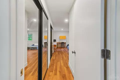 Entry Way - 7020 Royalgreen Dr, Cincinnati, OH 45244 photo 8 of 8