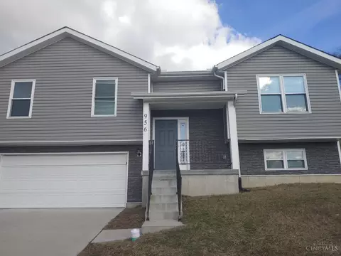 956 Golfview Dr, Hamilton, OH 45013 photo 3