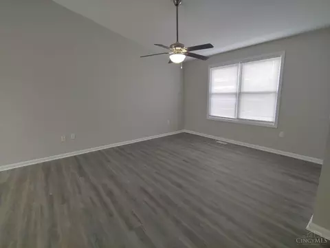 956 Golfview Dr, Hamilton, OH 45013 photo 4