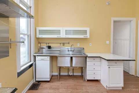 Kitchen - 4255 Eighth St, Cincinnati, OH 45205 photo 3 of 4